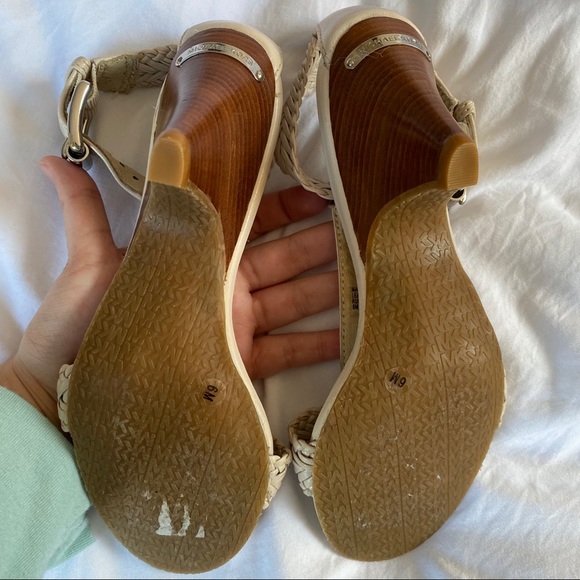 Michael Kors T Strap Cream Heel - Picture 7 of 8